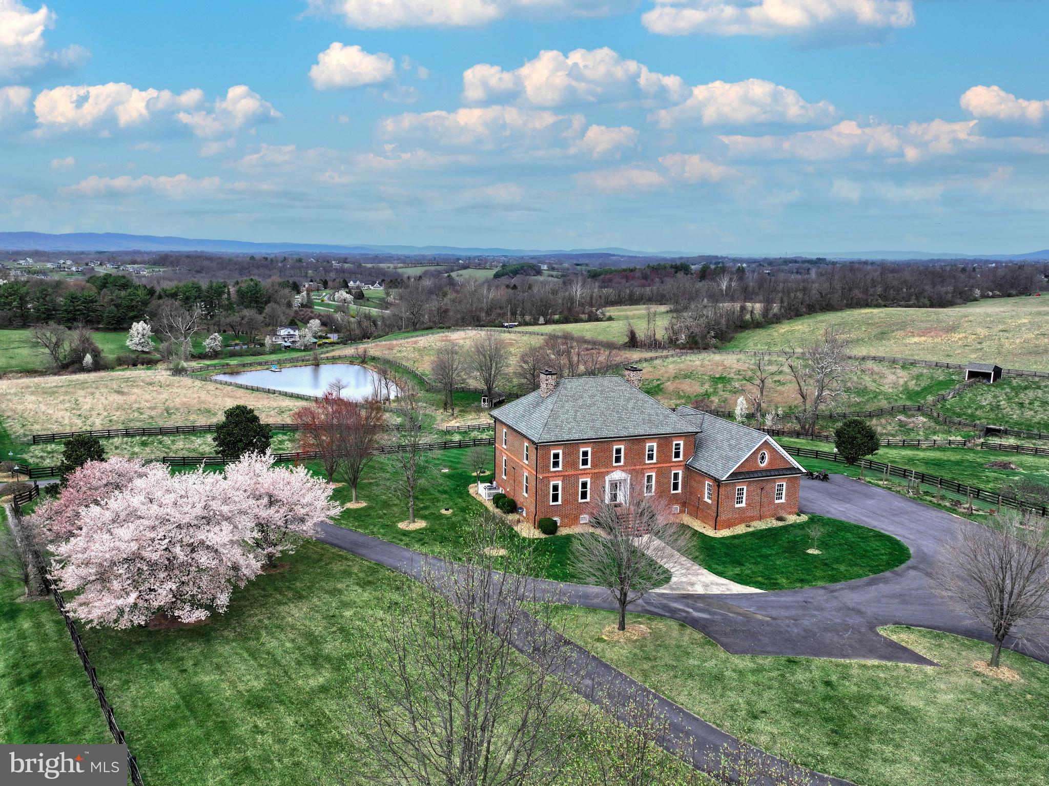 E DEBUTTS LAND - Residential