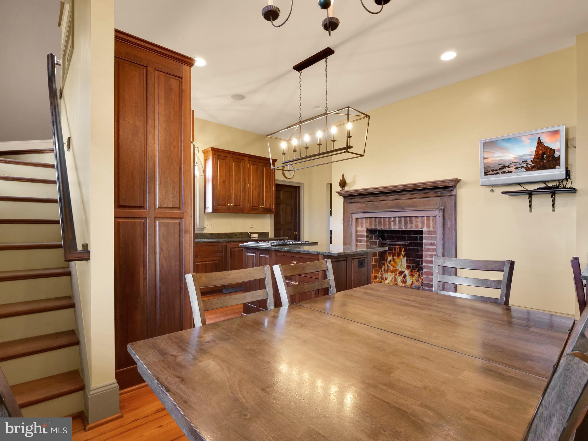 E DEBUTTS LAND - Residential