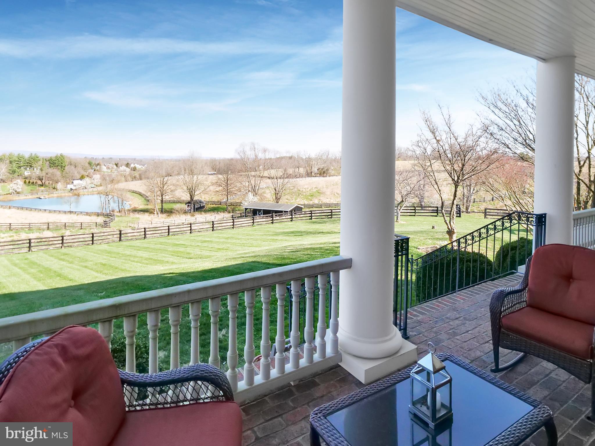 E DEBUTTS LAND - Residential