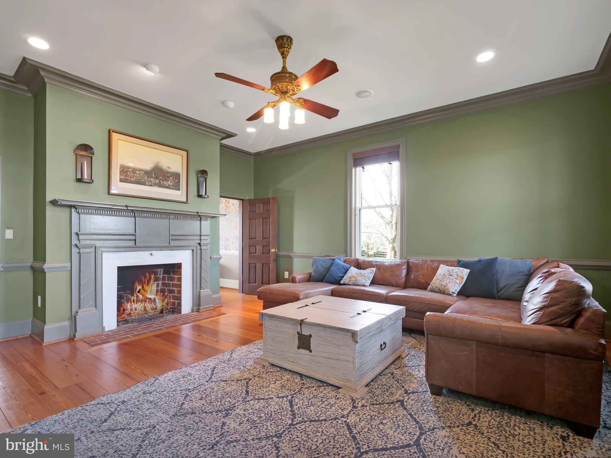 E DEBUTTS LAND - Residential