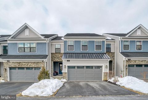 Townhouse For Sale - 214 Iris Lane<br/> CHESTER SPRINGS, PA 19425