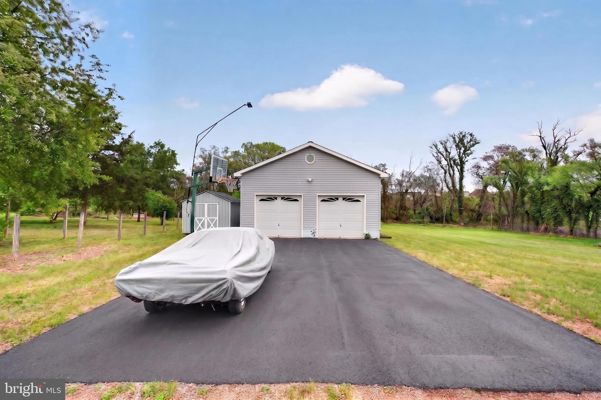 MEADOWBROOKE - Residential