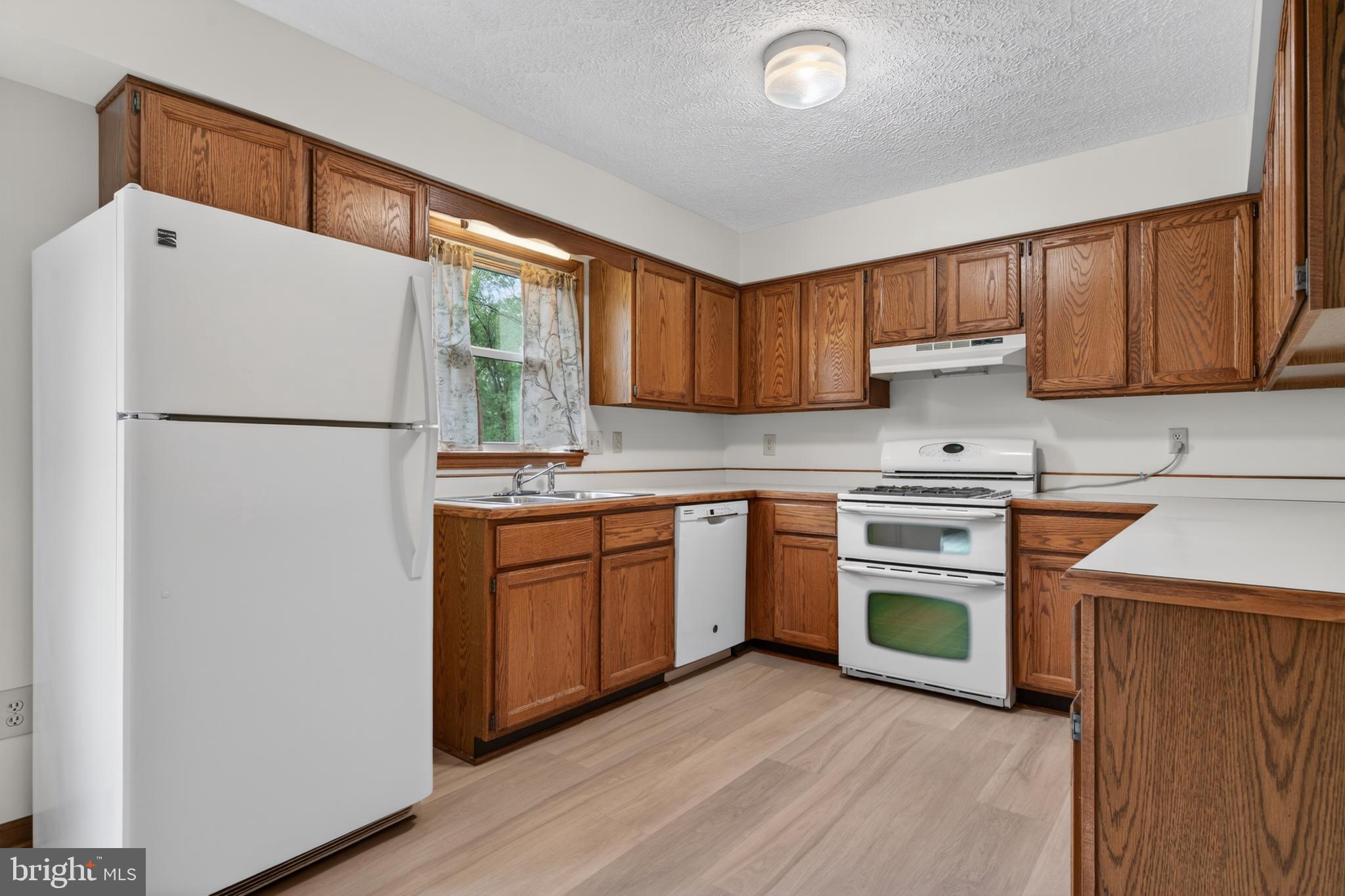 MEADOWBROOKE - Residential