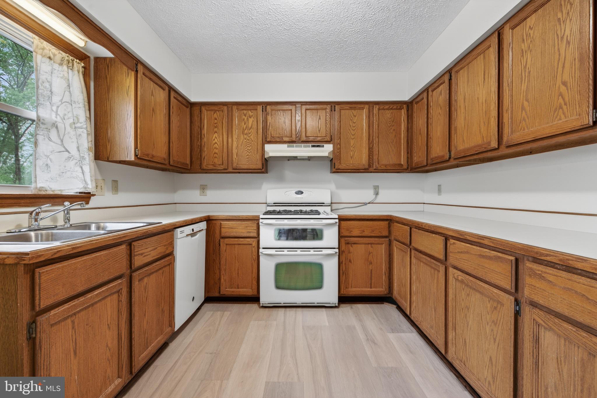 MEADOWBROOKE - Residential