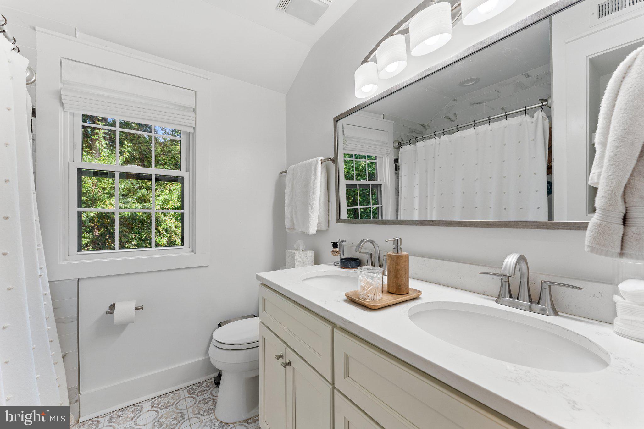 JEFFERSON MANOR - Residential