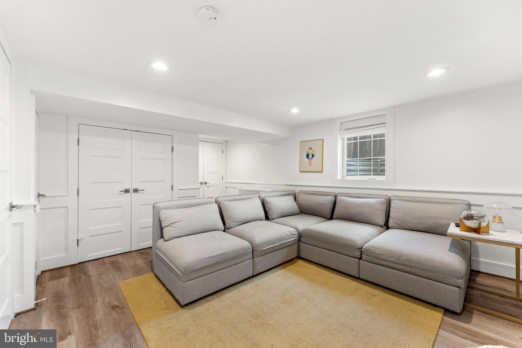 JEFFERSON MANOR - Residential