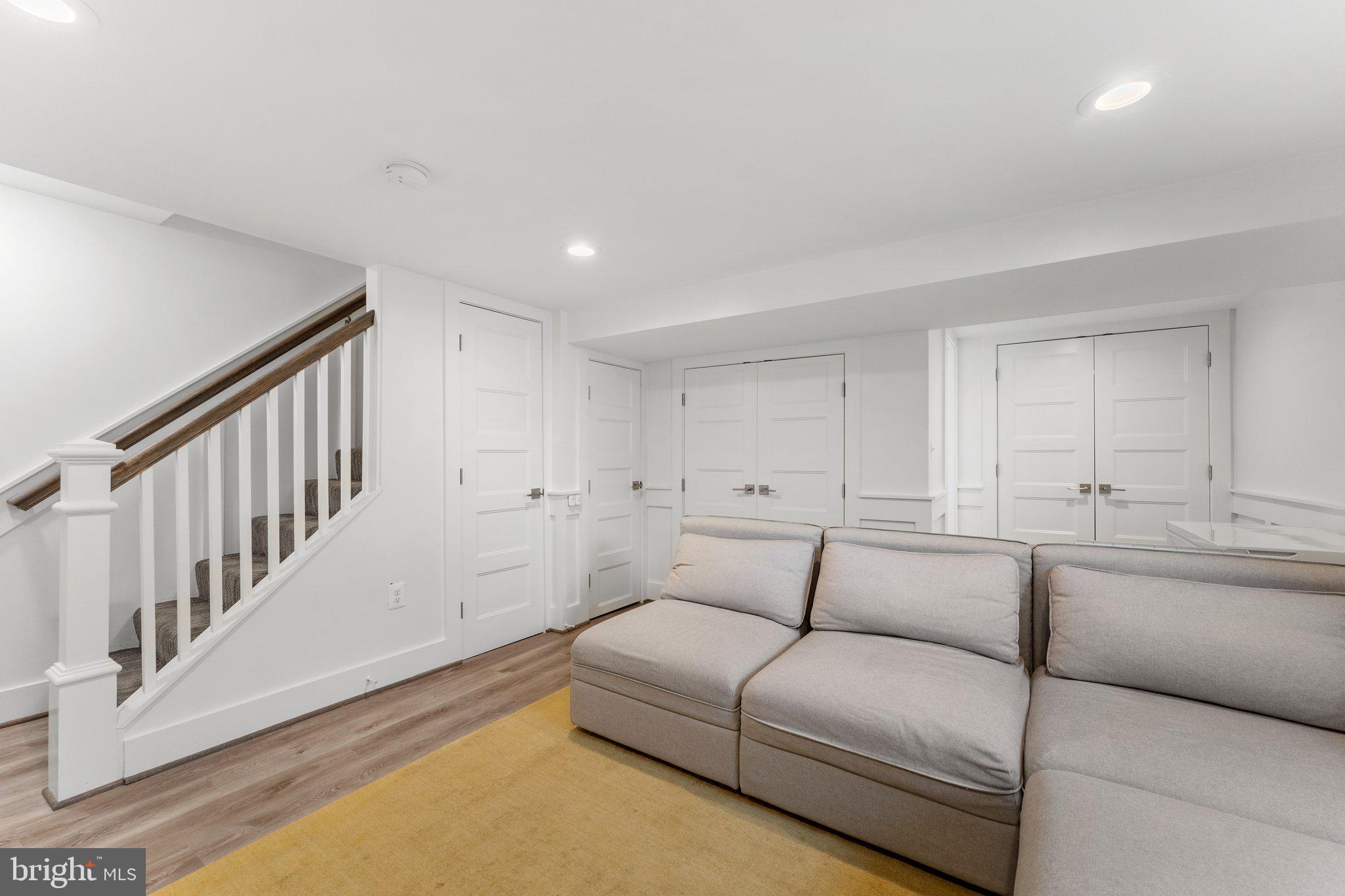 JEFFERSON MANOR - Residential