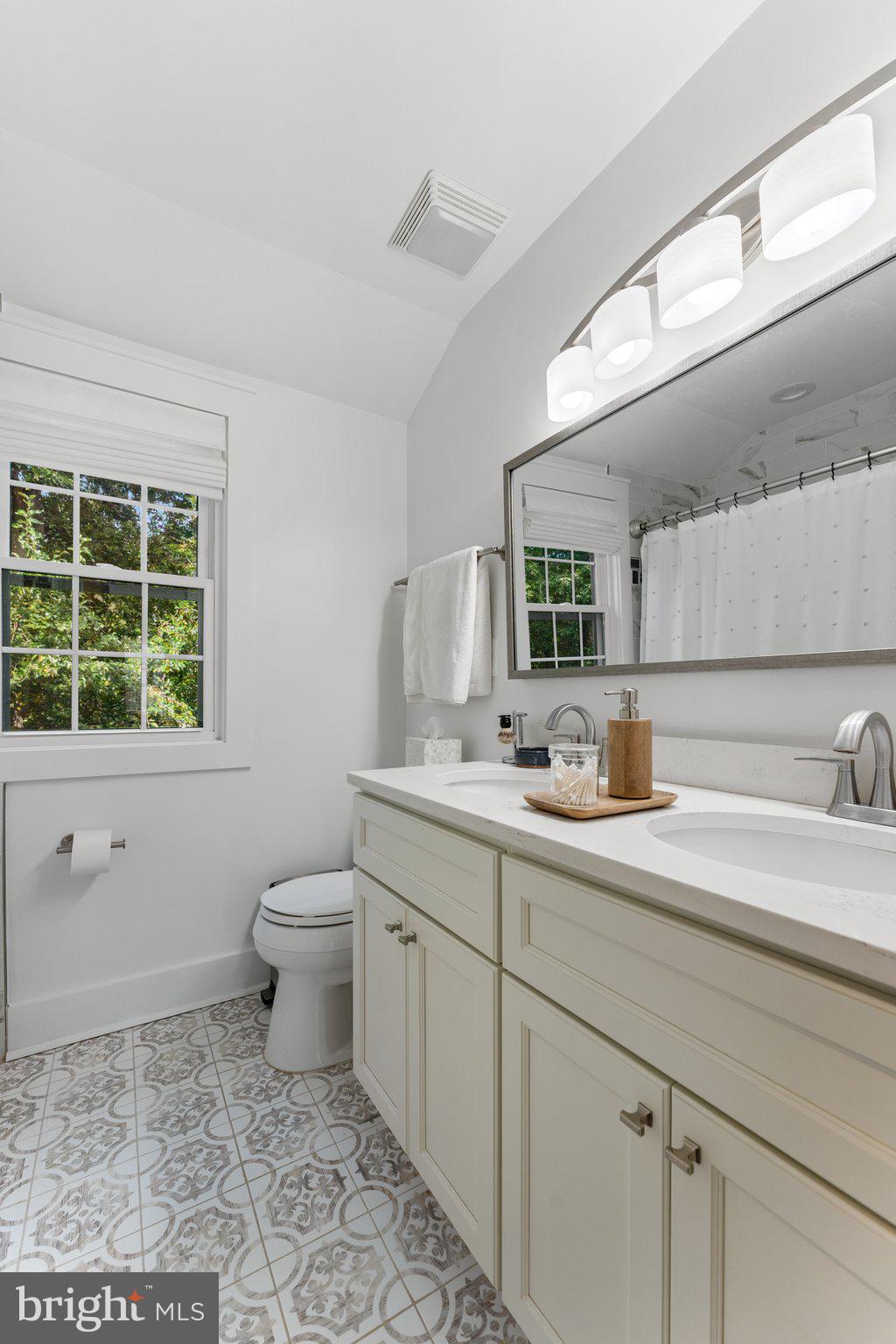 JEFFERSON MANOR - Residential