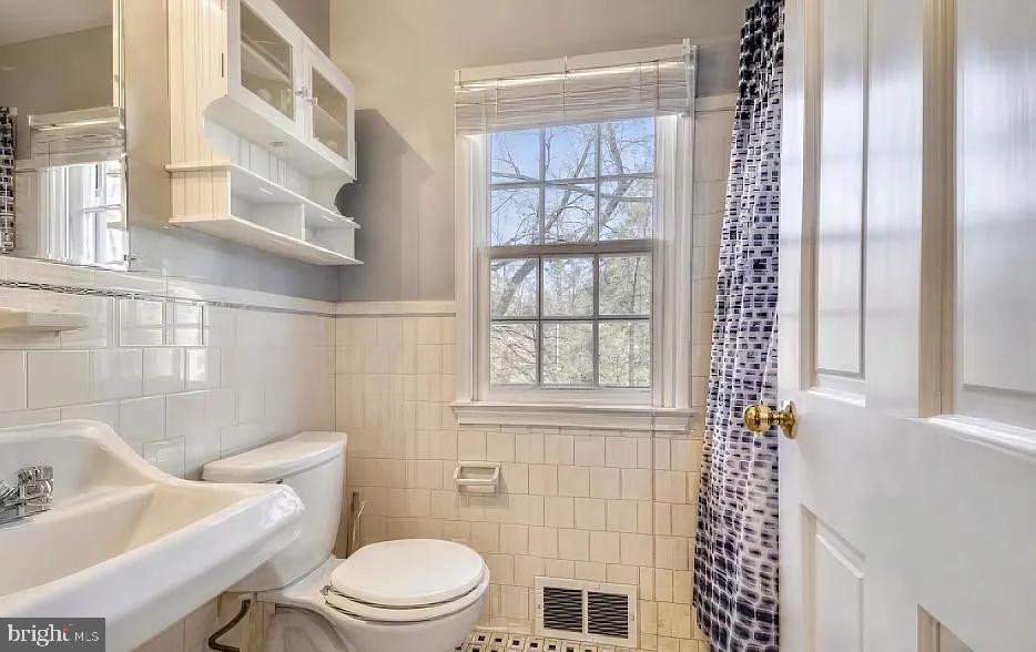 THE ORCHARDS - Residential Lease