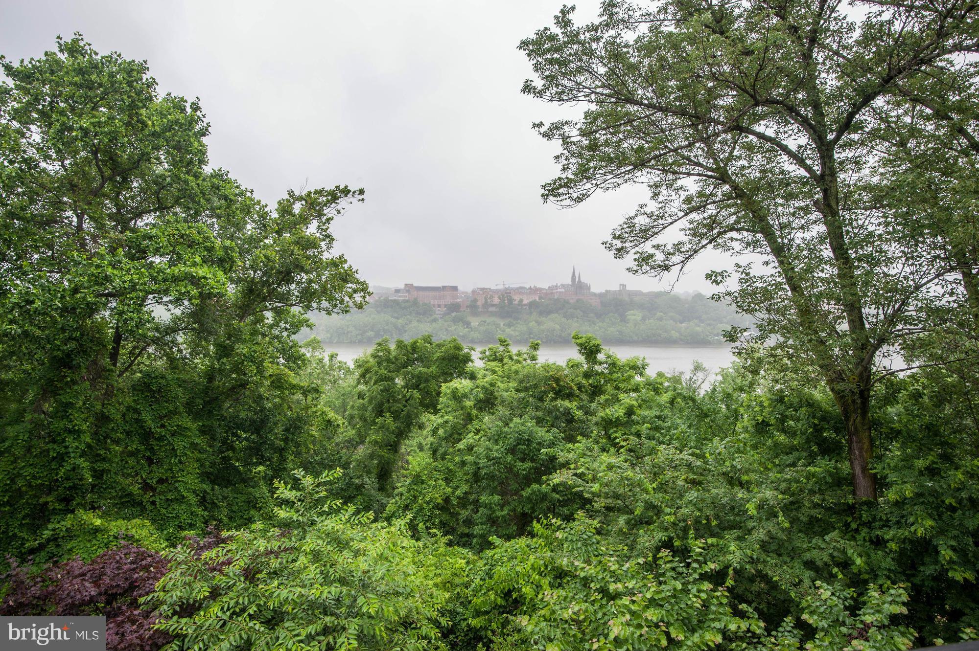 PALISADES PARK - Residential Lease