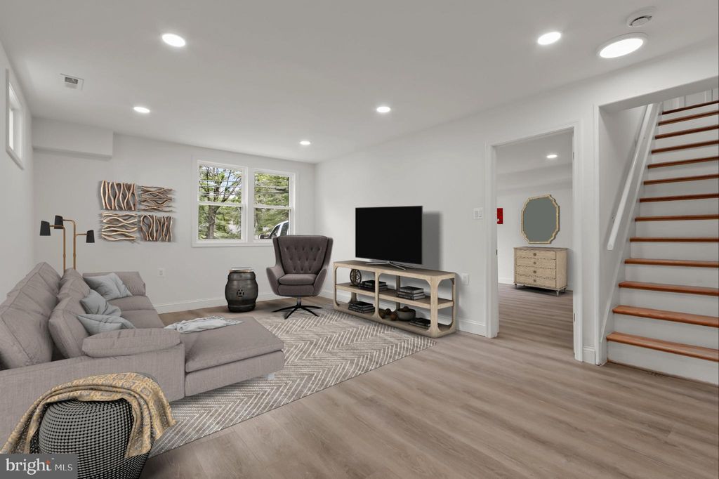 Photo of 402 Elm Avenue, TAKOMA PARK, MD 20912 (MLS # MDMC2198736)