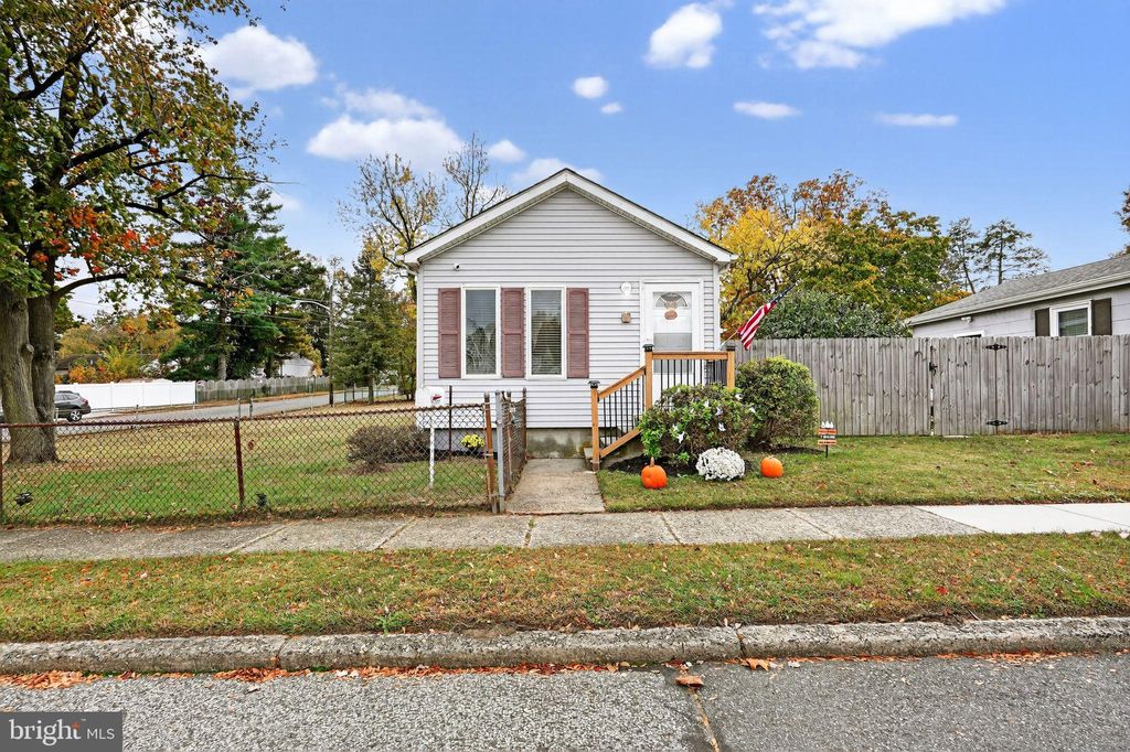 Photo of 320 New Jersey Avenue, NATIONAL PARK, NJ 08063 (MLS # NJGL2065802)