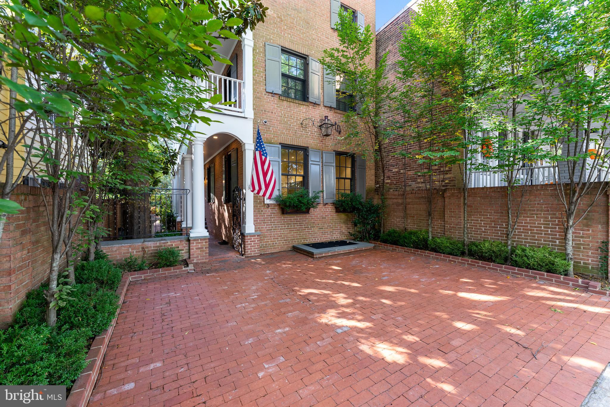 OLD TOWN ALEXANDRIA - Residential