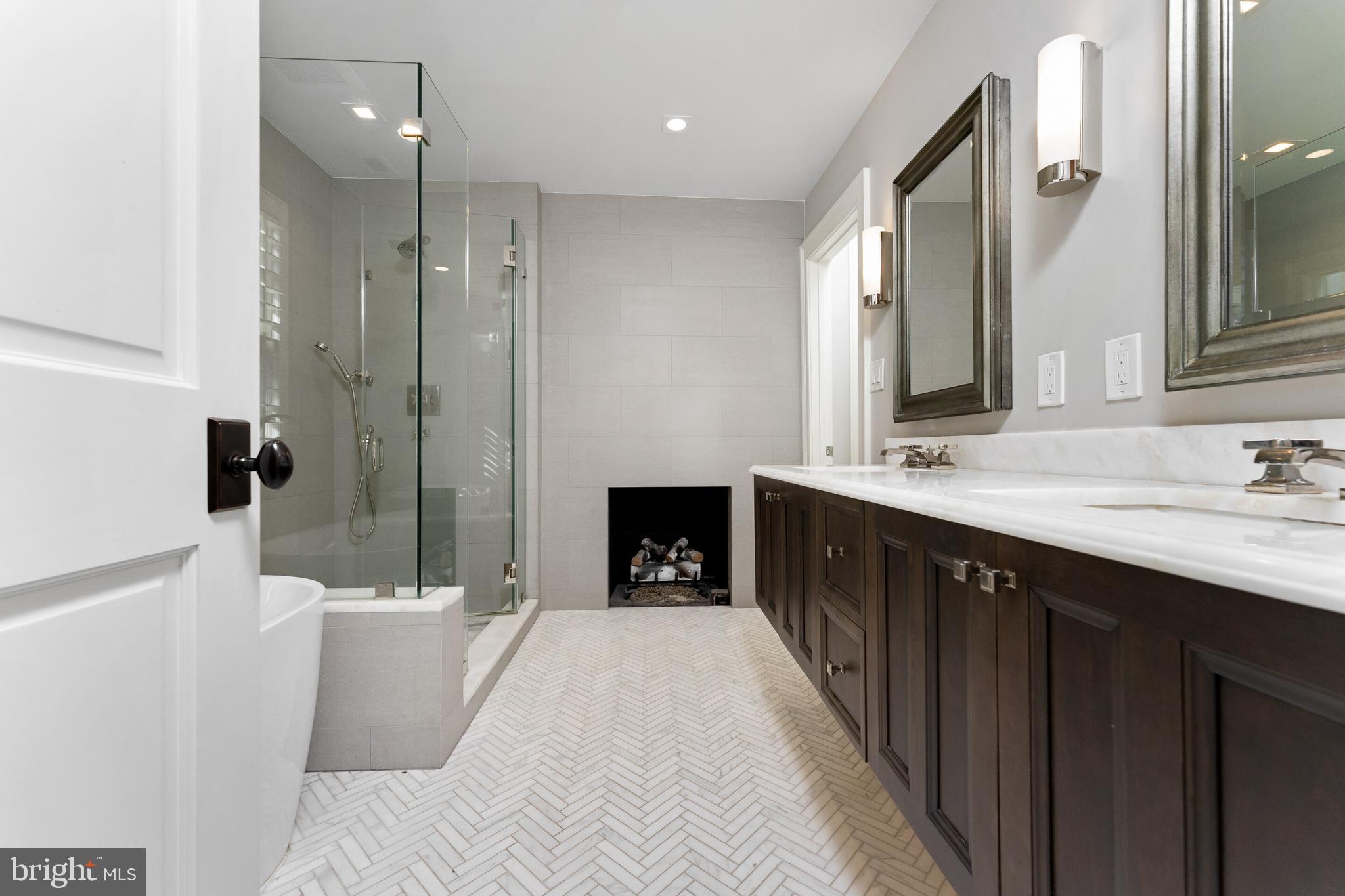 OLD TOWN ALEXANDRIA - Residential