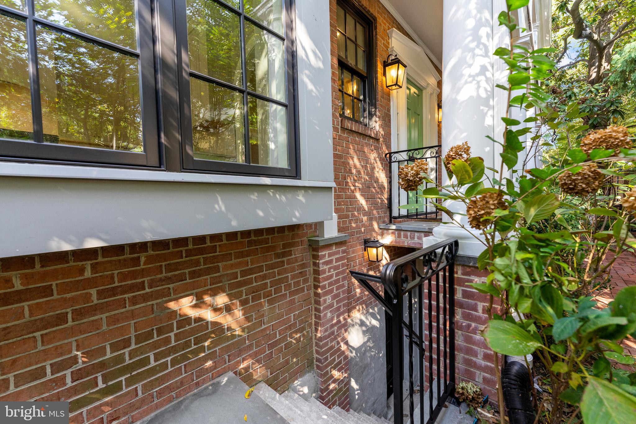 OLD TOWN ALEXANDRIA - Residential