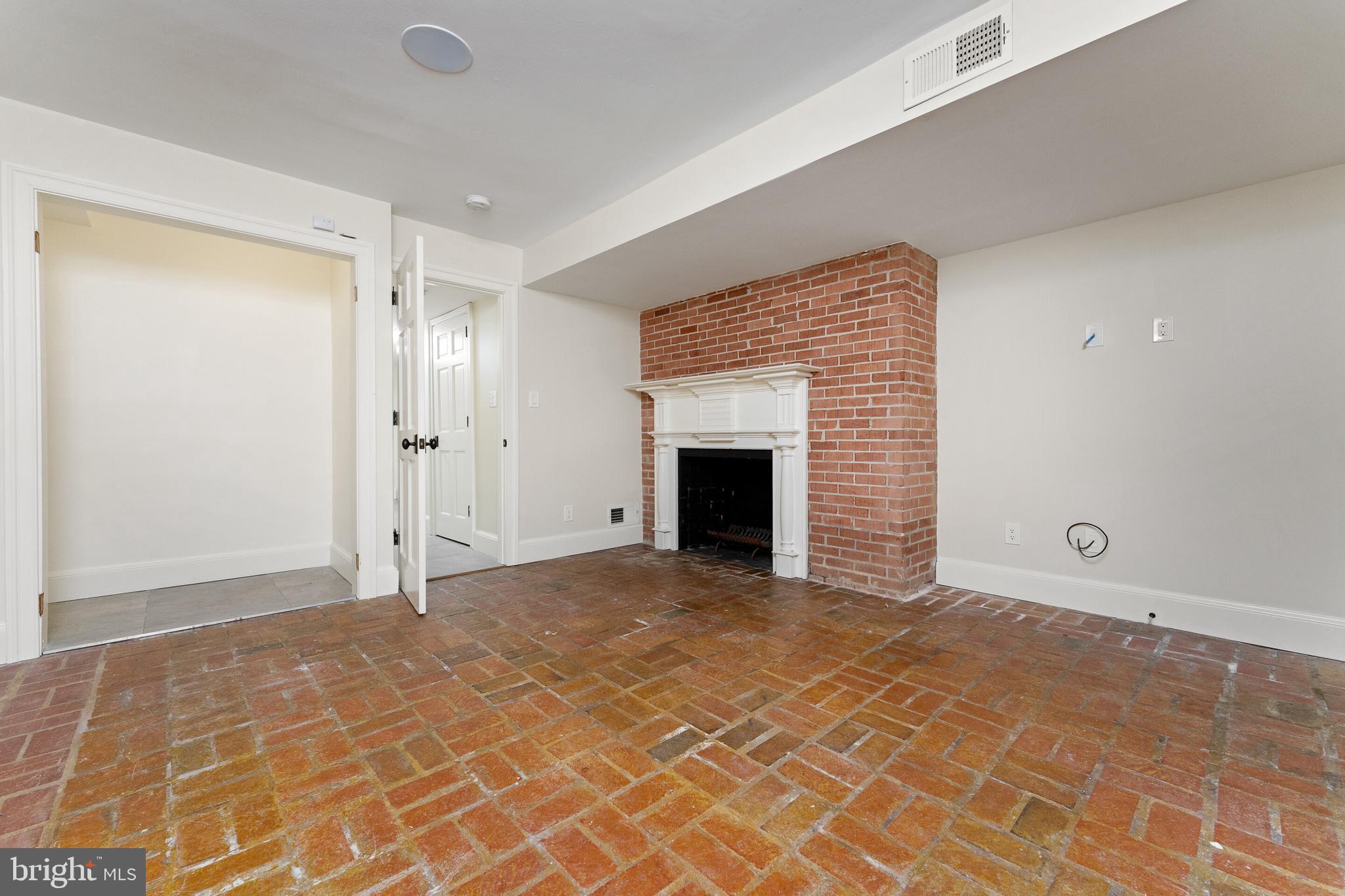 OLD TOWN ALEXANDRIA - Residential