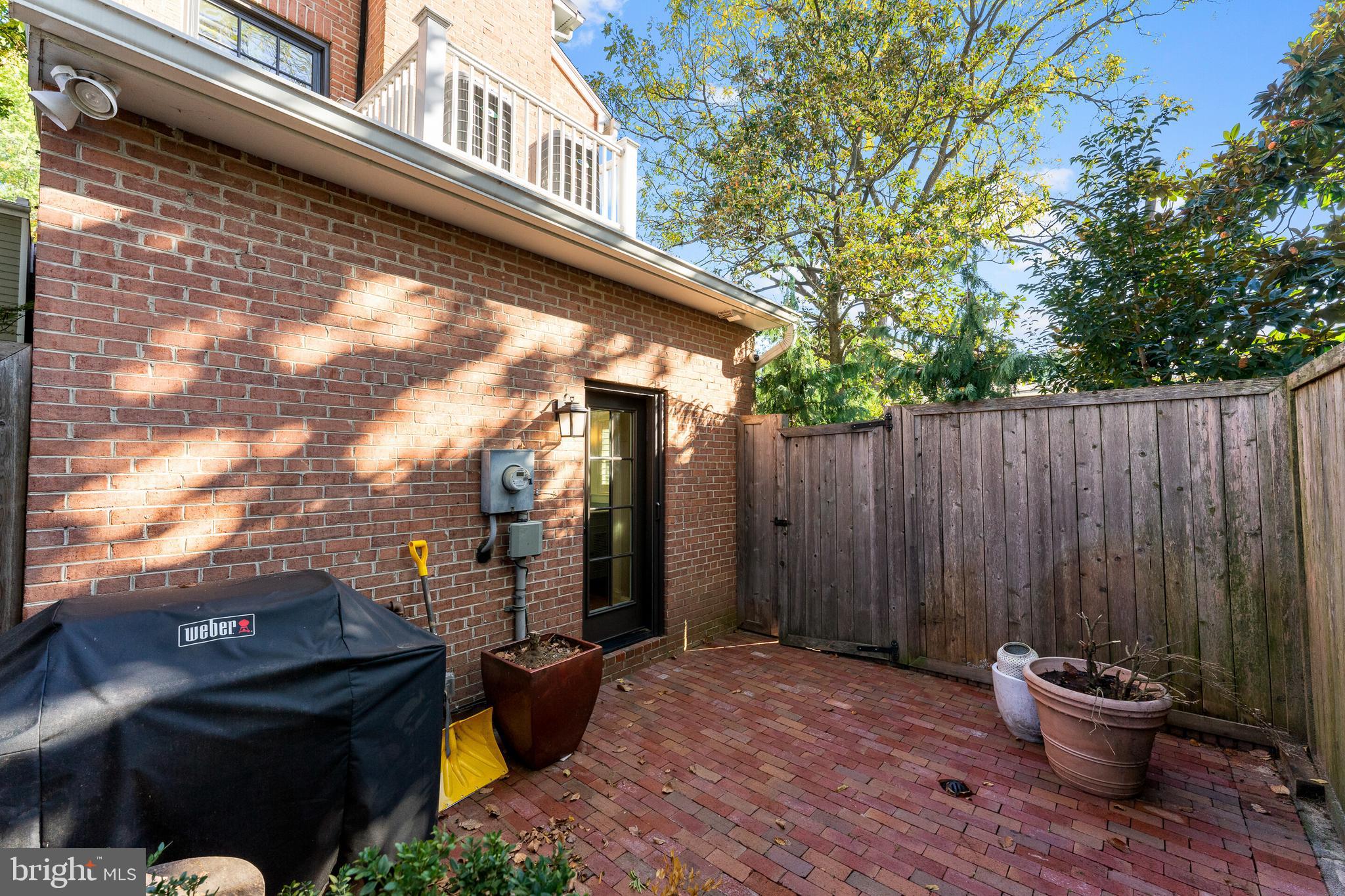 OLD TOWN ALEXANDRIA - Residential