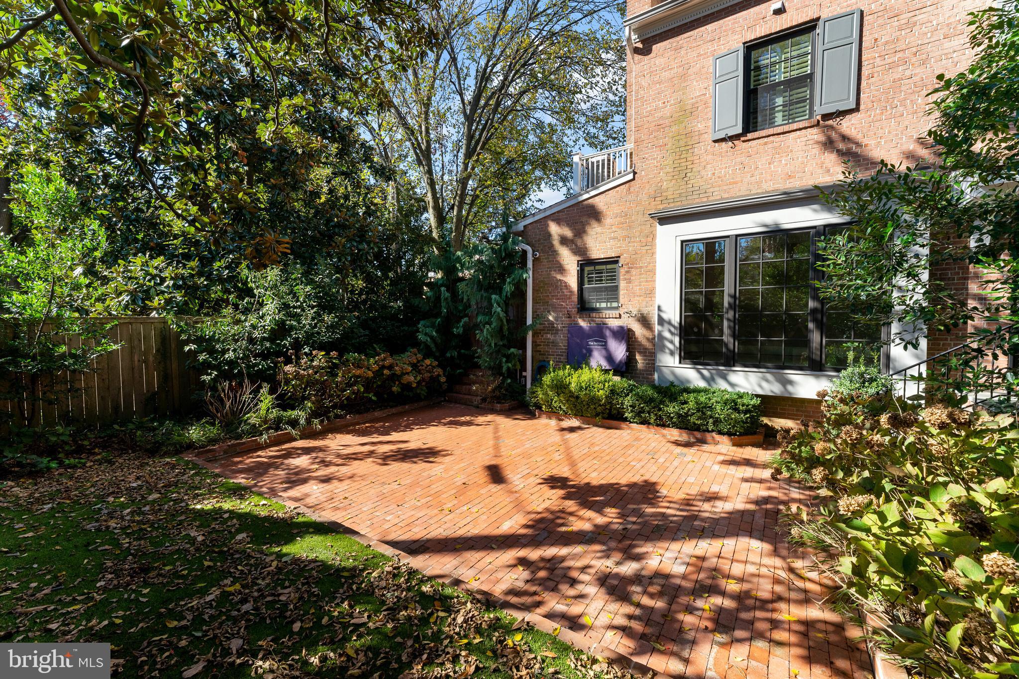 OLD TOWN ALEXANDRIA - Residential