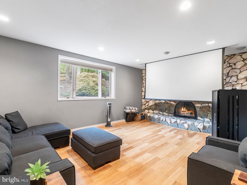 POTOMAC OVERLOOK - Residential