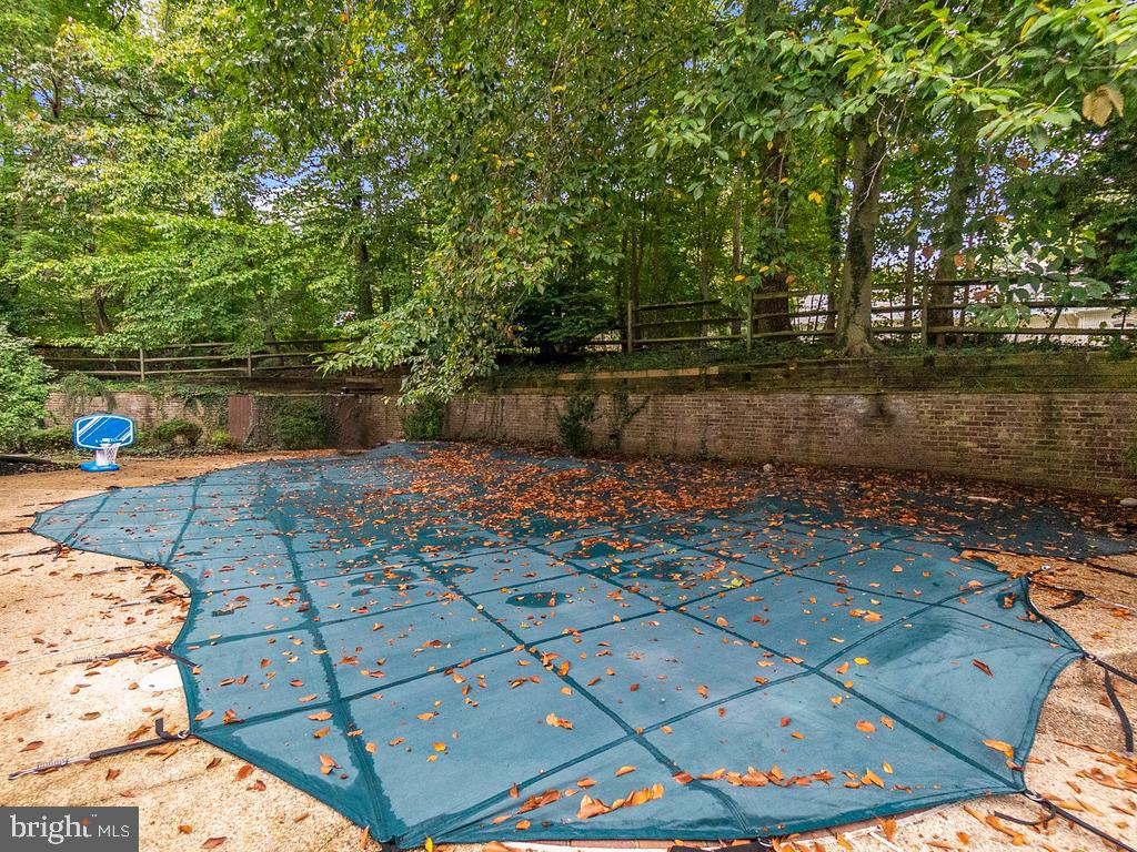 POTOMAC OVERLOOK - Residential