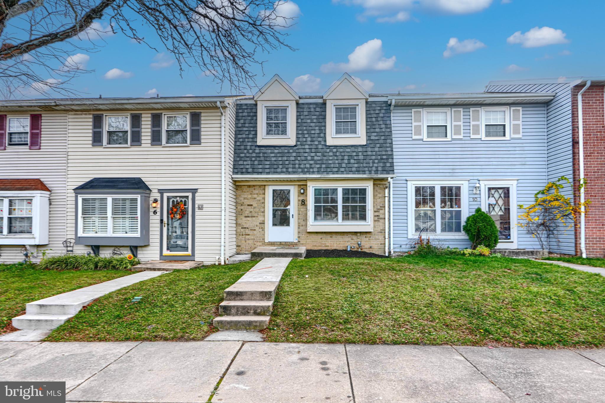 8 KING RICHARD COURT 8