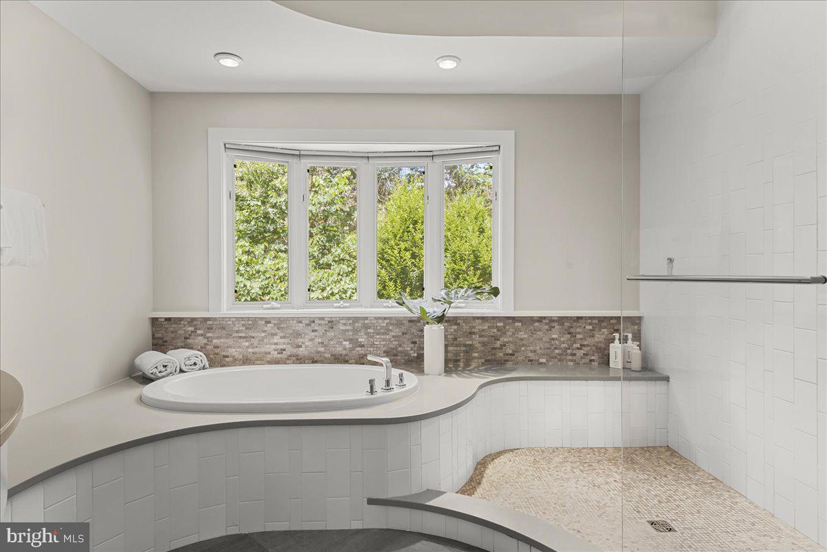 LEE HEIGHTS - Residential