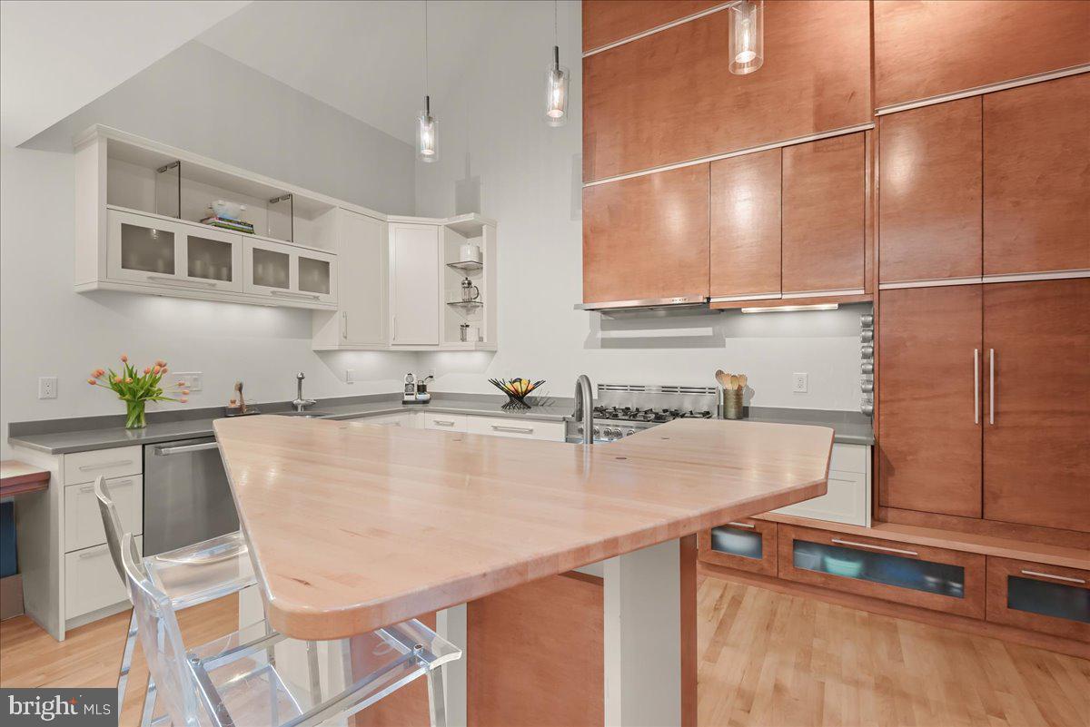 LEE HEIGHTS - Residential