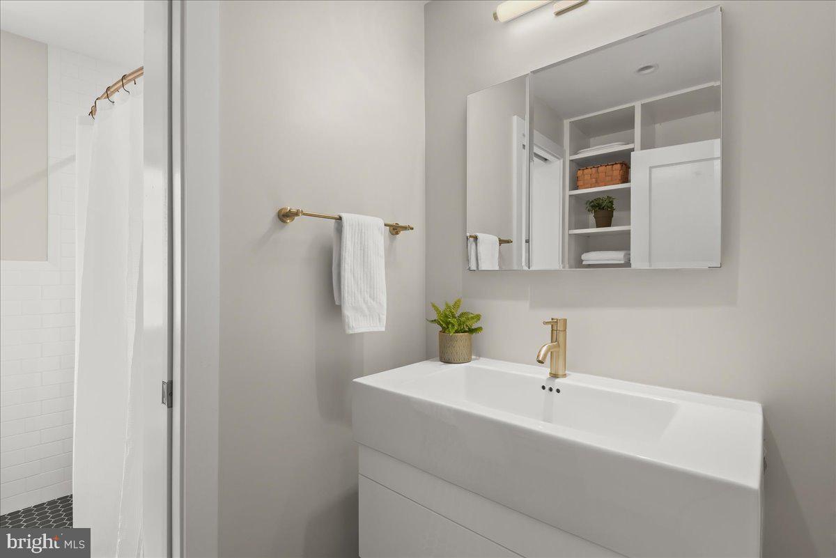 LEE HEIGHTS - Residential