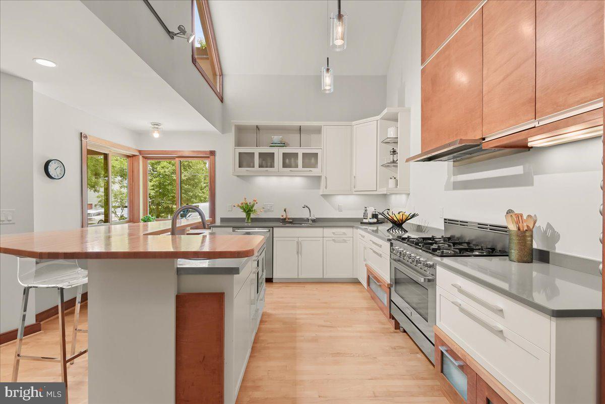 LEE HEIGHTS - Residential