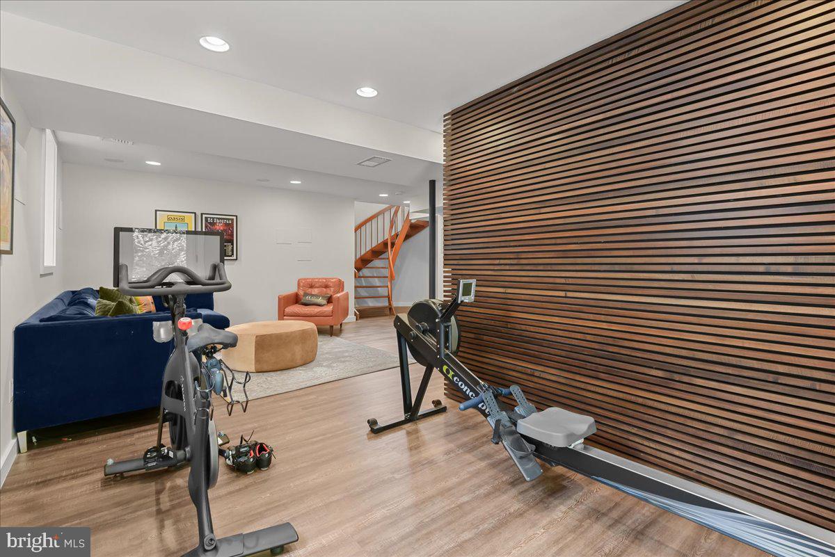 LEE HEIGHTS - Residential