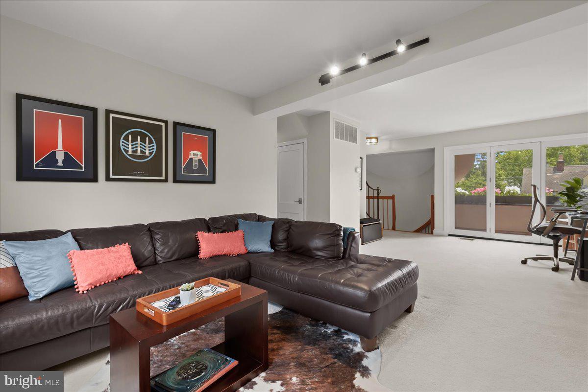 LEE HEIGHTS - Residential