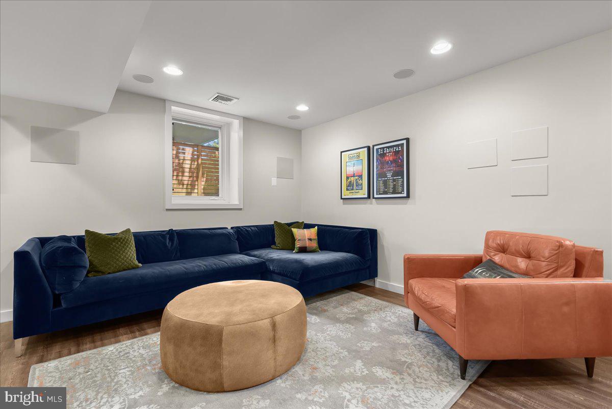 LEE HEIGHTS - Residential