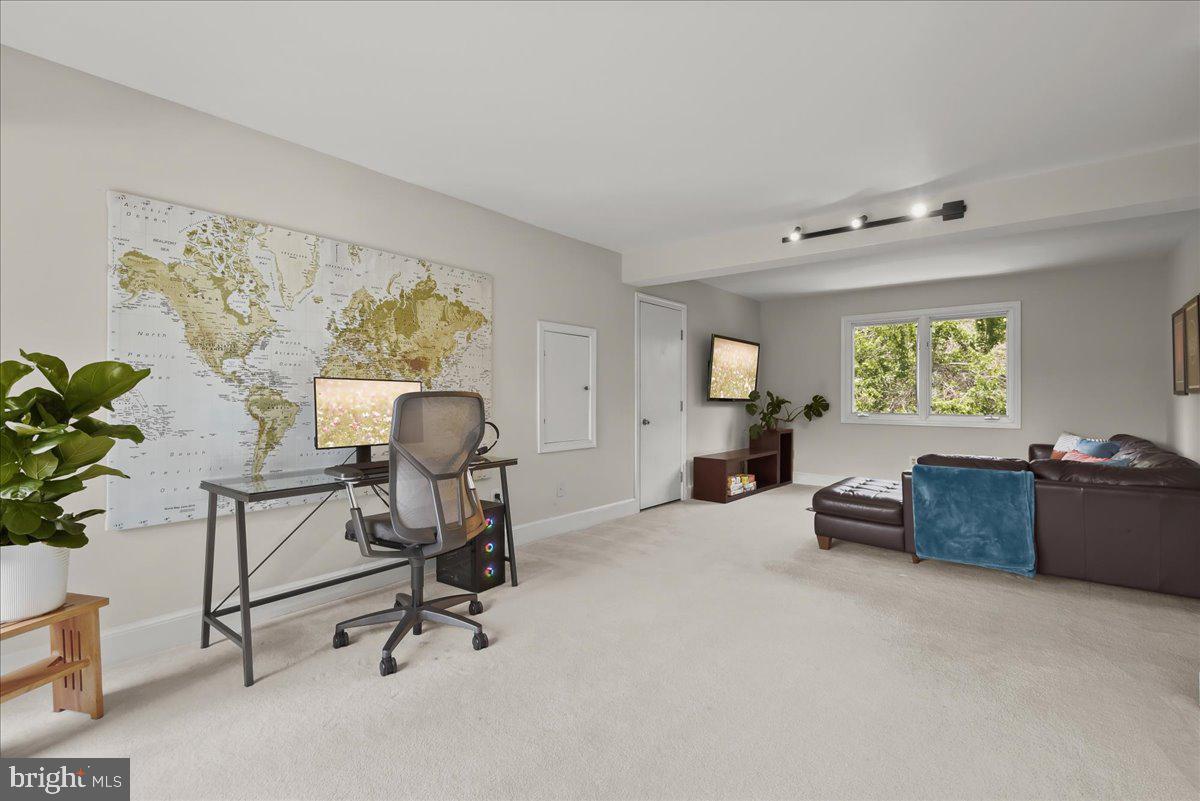 LEE HEIGHTS - Residential