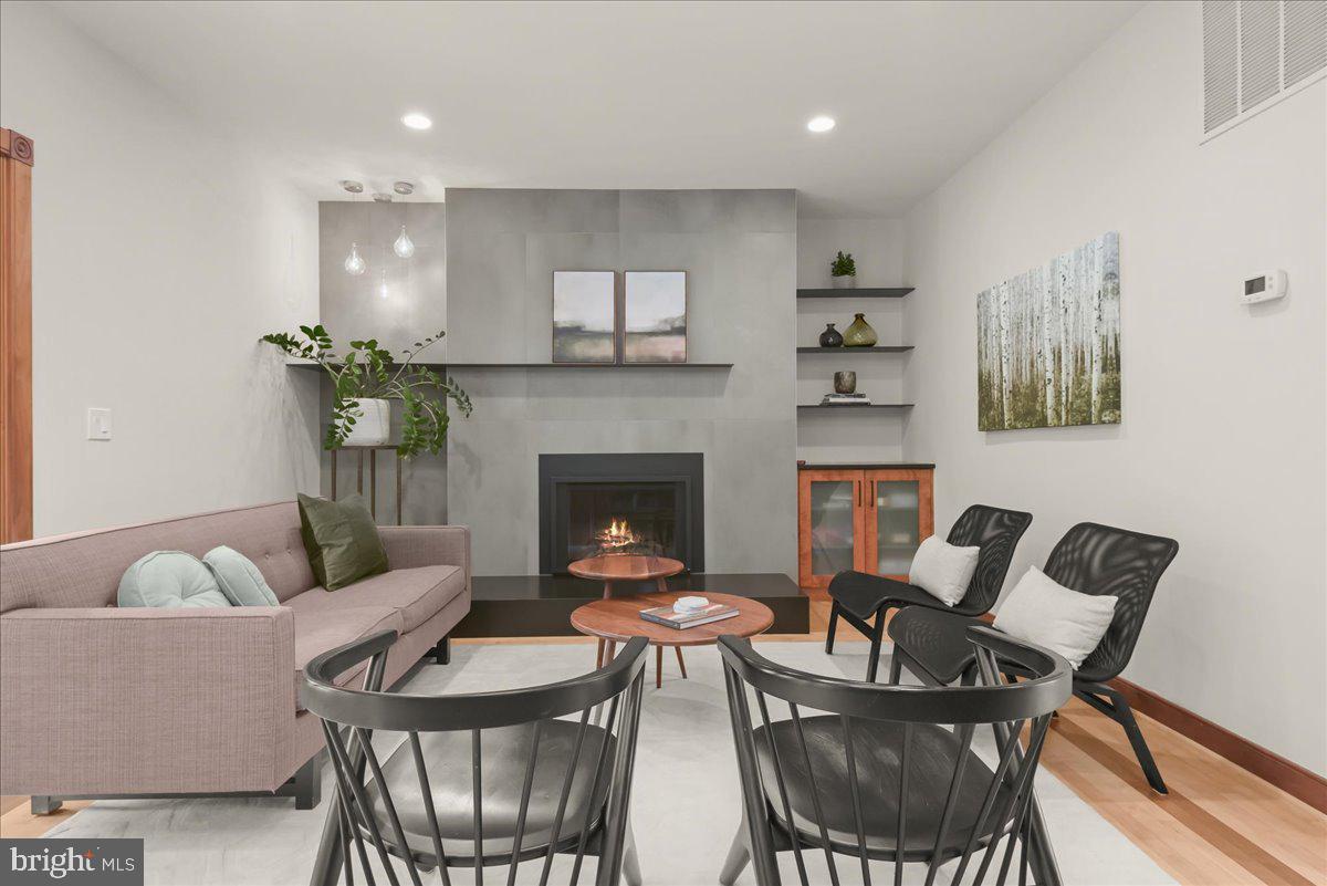 LEE HEIGHTS - Residential