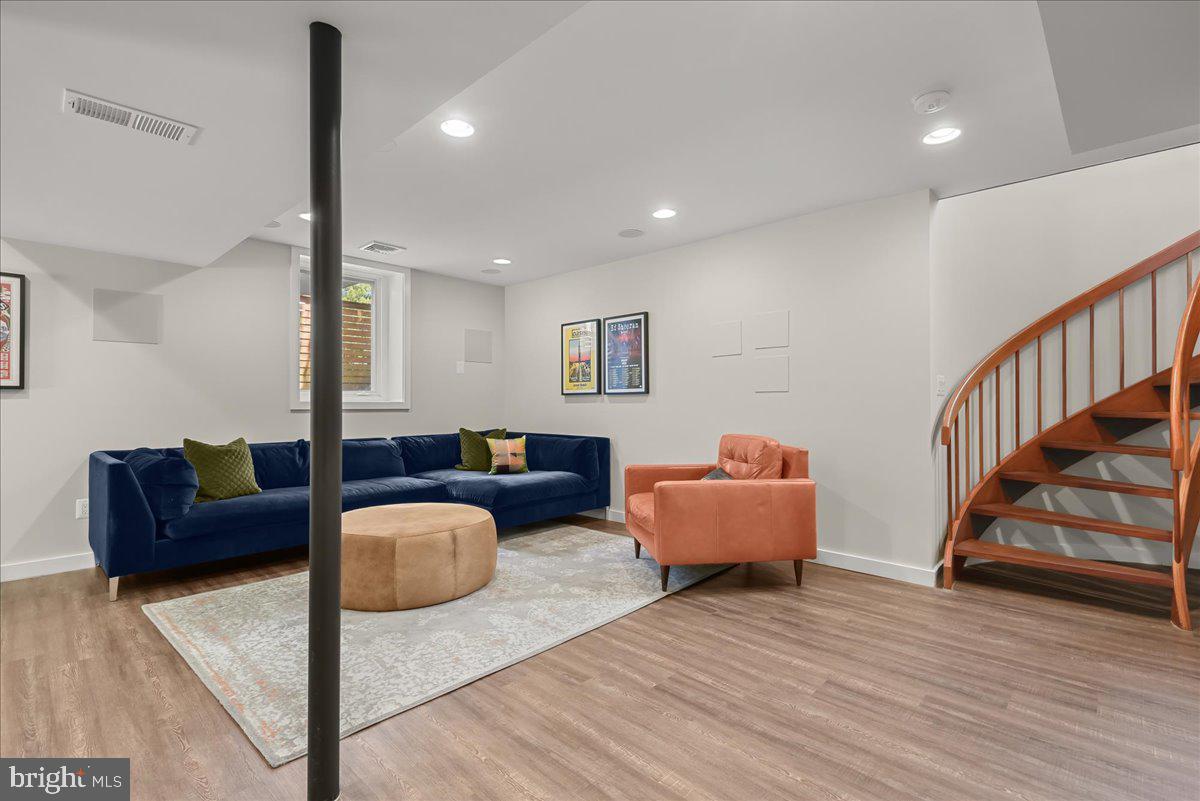 LEE HEIGHTS - Residential