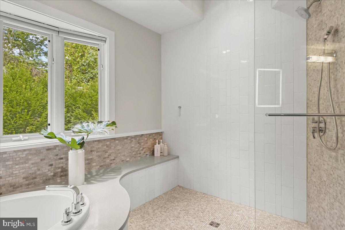 LEE HEIGHTS - Residential