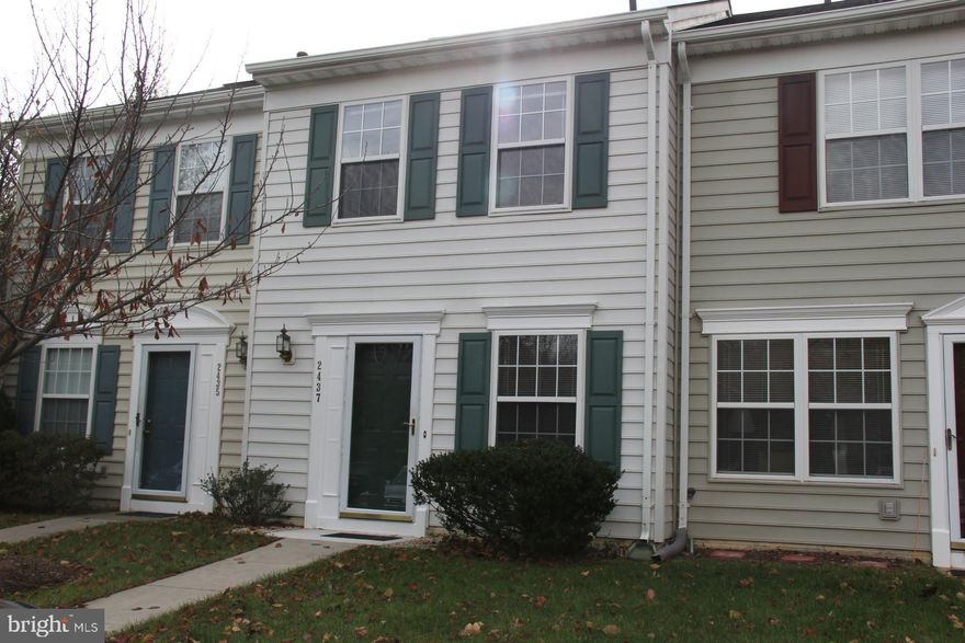 New lowered price.  Short term lease also available.  6 months or 18 months prefered. This townhouse is beautifully updated. Very clean, newly change carpet and paint. it's situated in nice single family house neighborhood in Foxmill area. This is a must see townhouse.  5 minutes drive to Worldgate and 10 minutes drive to Reston Town Center.