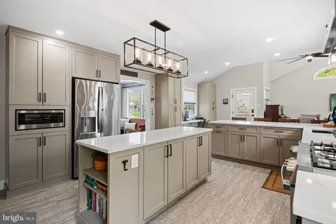MLS: NJCD2090832