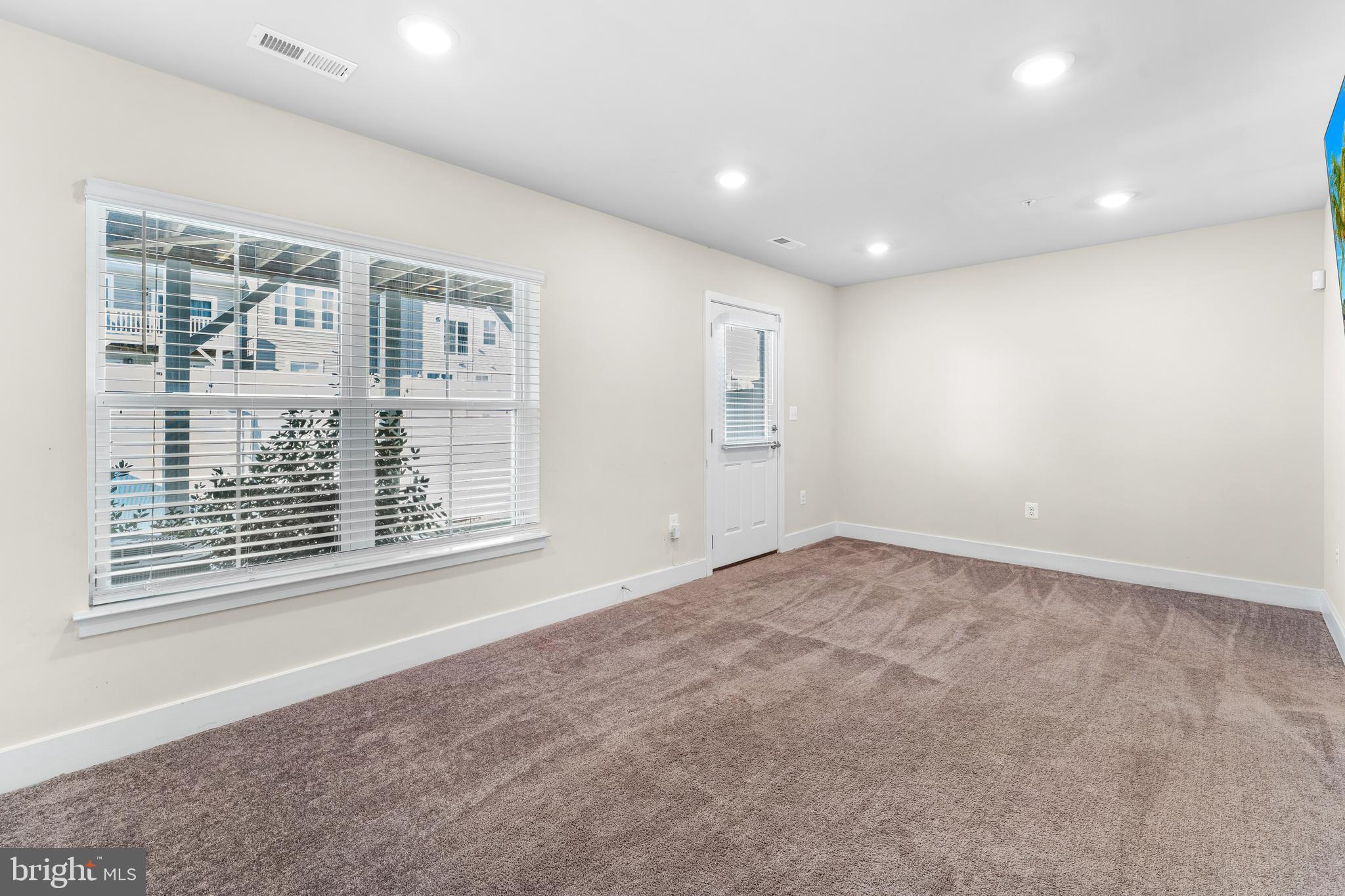 WHITE PLAINS - Residential