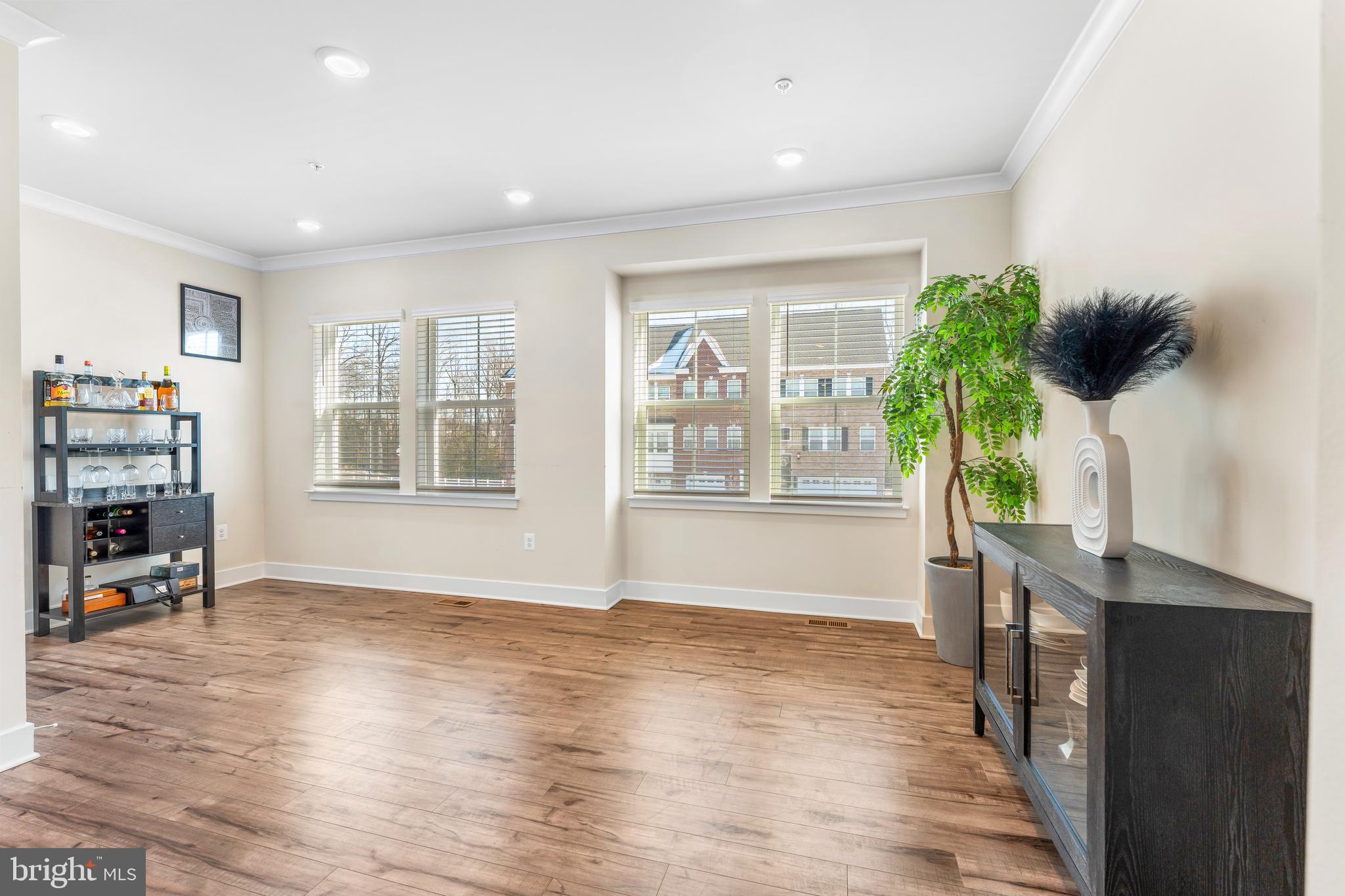 WHITE PLAINS - Residential