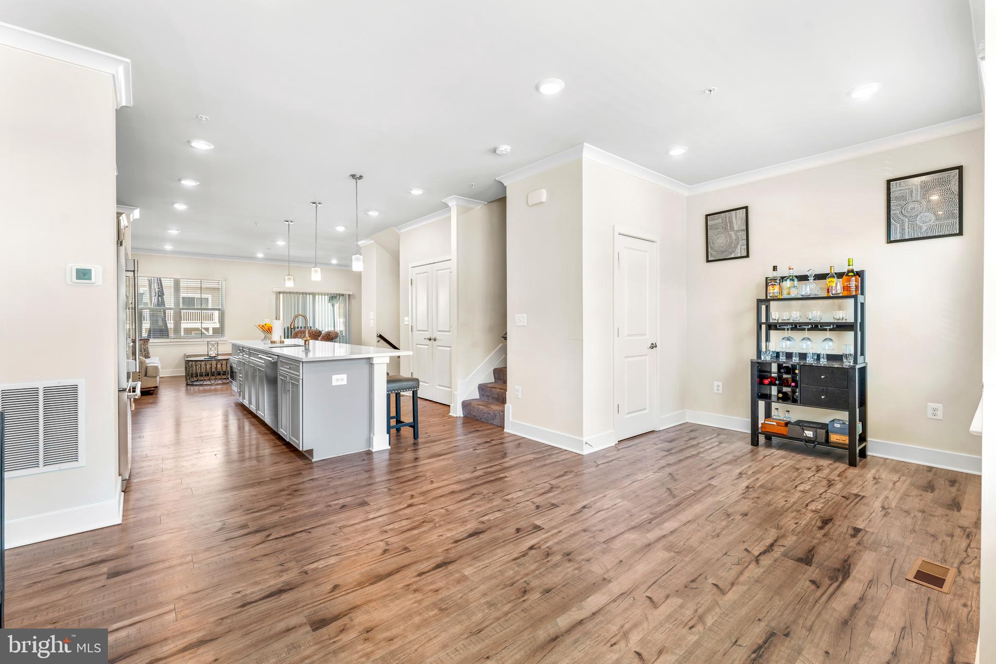 WHITE PLAINS - Residential