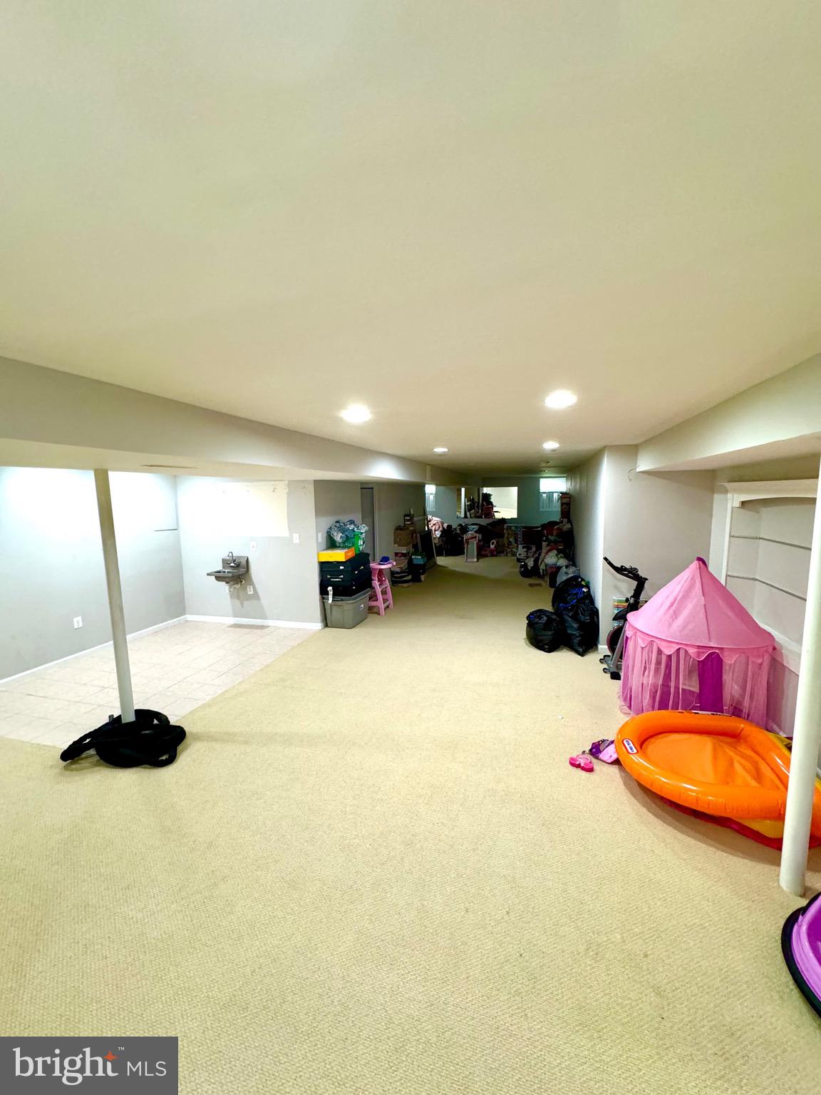 LOGANS RUN - Residential