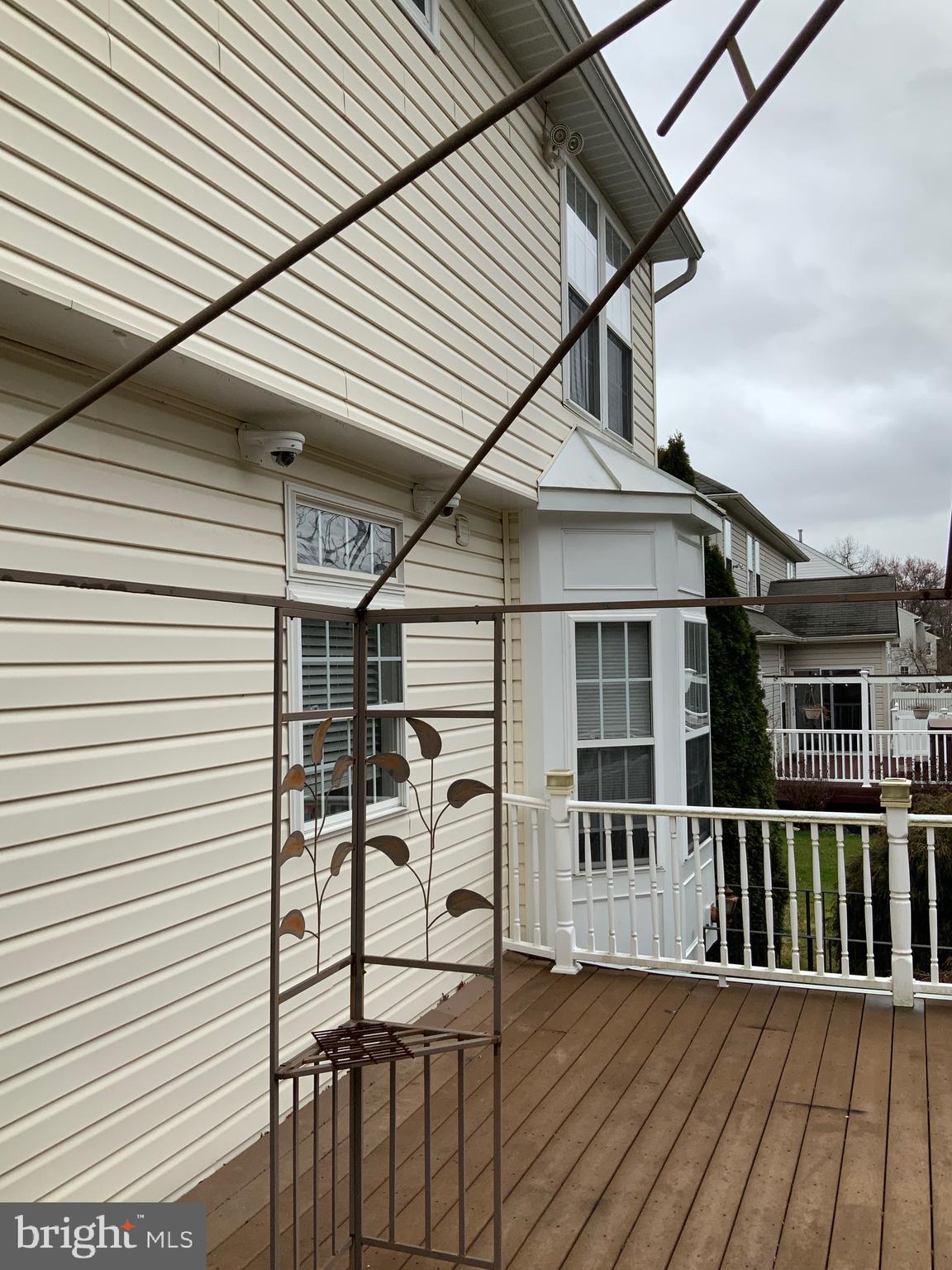 LOGANS RUN - Residential