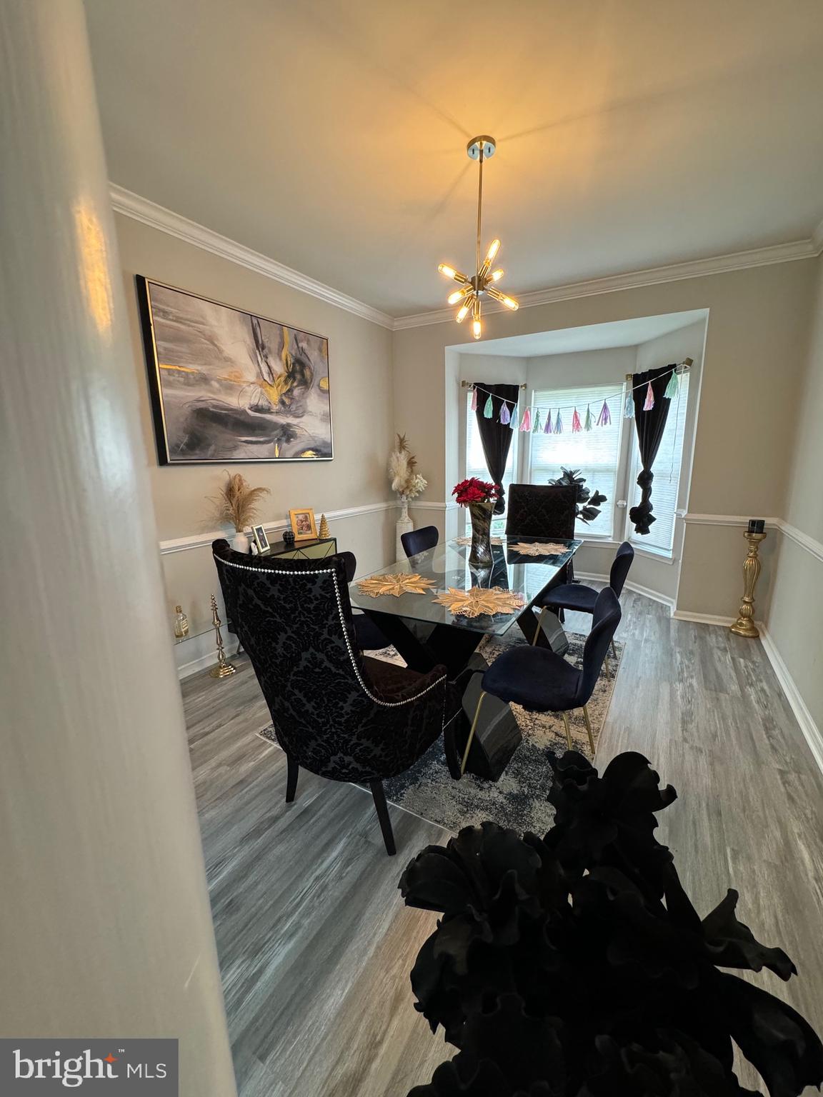 LOGANS RUN - Residential