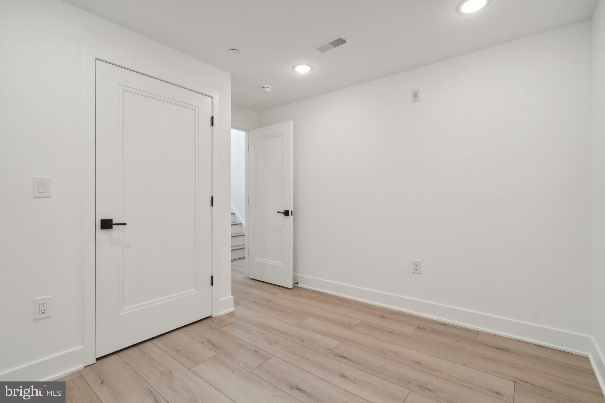 POINT BREEZE - Residential Lease