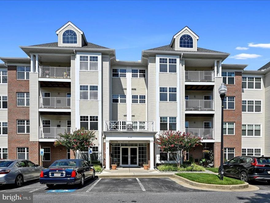 WELCOME HOME TO 4500 CHAUCER WAY #101 IN THE HIGHLY DESIRABLE BECKETT GREEN COMMUNITY. FIRST LEVEL CONDO FOR EASY LIVING. THIS GORGEOUS UNIT BOASTS  EAT IN KITCHEN WITH AMPLE TABLE SPACE AND CONVENIENT WALK OUT TO GROUND LEVEL PATIO, SEPERATE FORMAL DINING ROOM, SPACIOUS LIVING AREA W/ ELEGANT GAS FIREPLACE, GENEROUS PRIMARY BEDROOM SUITE W/ IMPRESSIVE WALK IN CLOSET & ENSUITE FULL BATH, 2ND BEDROOM, 2ND FULL BATHROOM PLUS A DEN PERFECT FOR WORK FROM HOME. NEW LVP FLOORING (2021), NEW CARPET (2021), RECESSED LIGHTING THROUGHOUT, ABUNDANT STORAGE & IN UNIT LAUNDRY. SECURE ELEVATOR BUILDING IN GATED DEVELOPMENT CENTRALLY LOCATED NEAR I795, SHOPPING & RESTAURANTS.