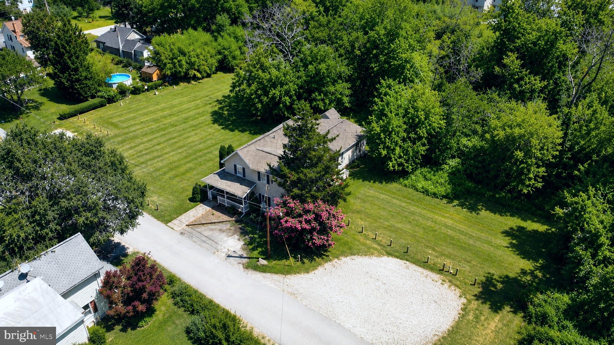 1423 SCHOOL LANE