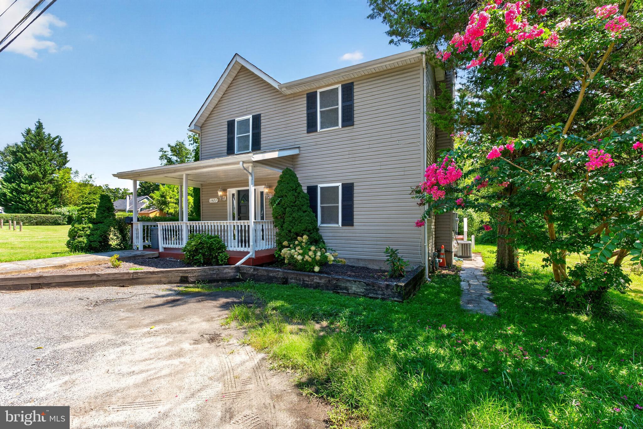 1423 SCHOOL LANE