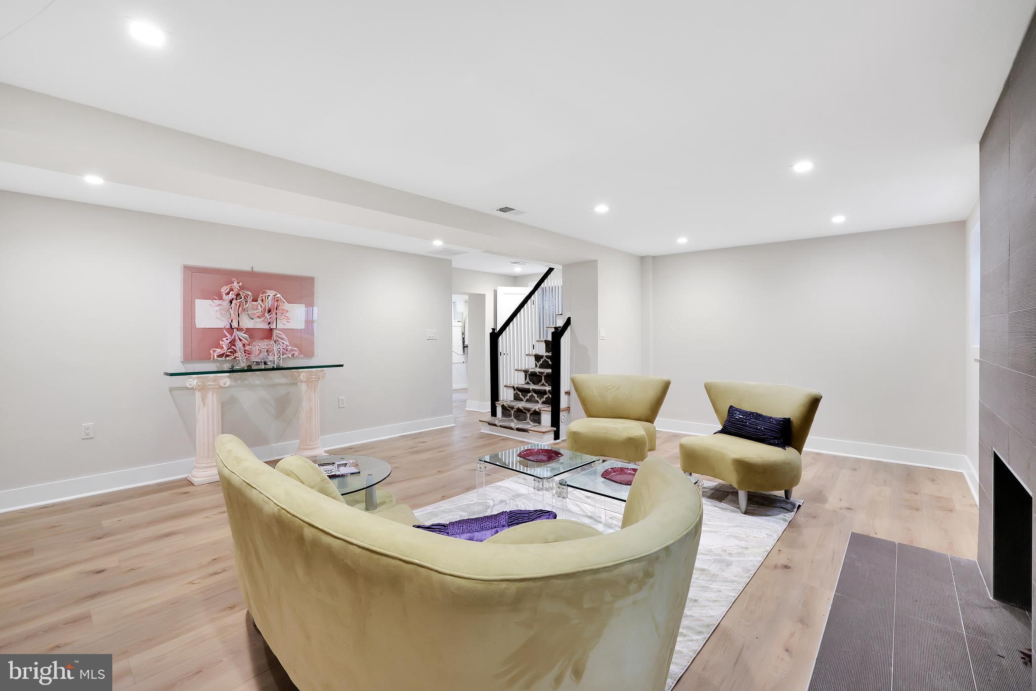 CRESTWOOD - Residential Lease
