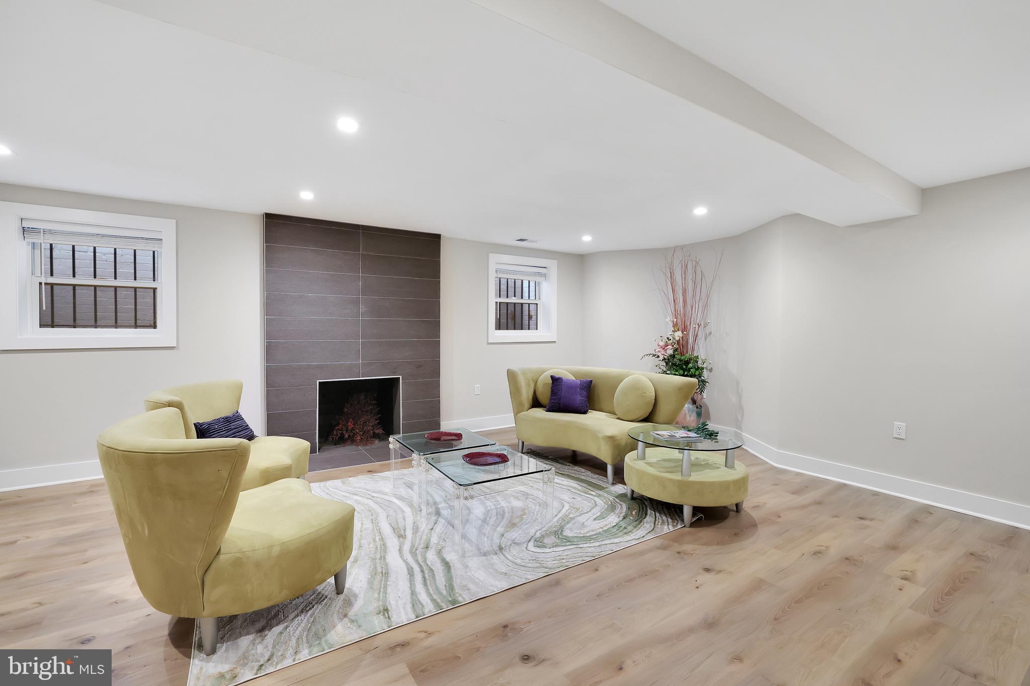 CRESTWOOD - Residential Lease